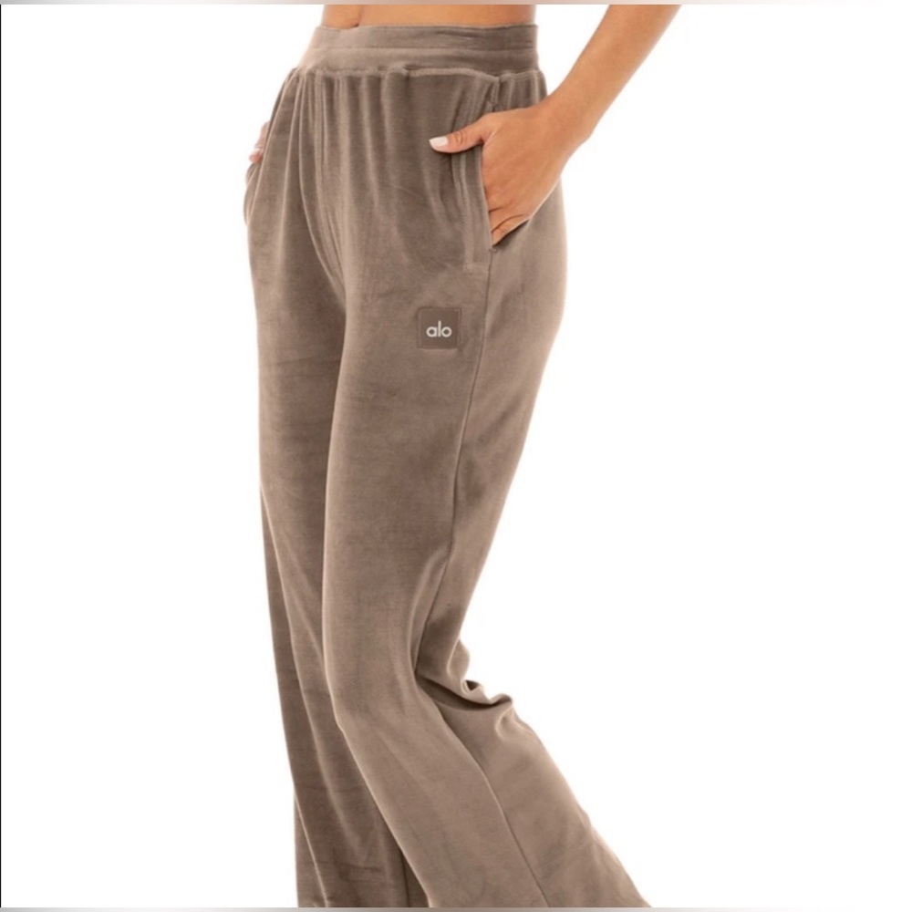Alo Hot Cocoa Velour High-Waisted Pants
